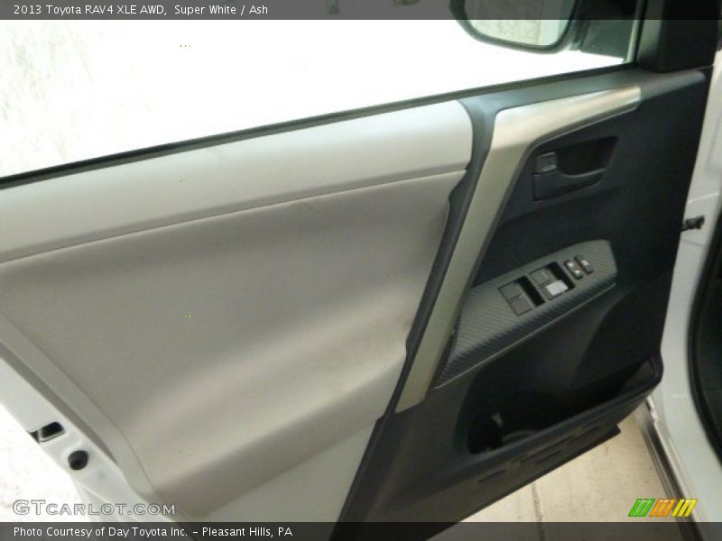 Super White / Ash 2013 Toyota RAV4 XLE AWD