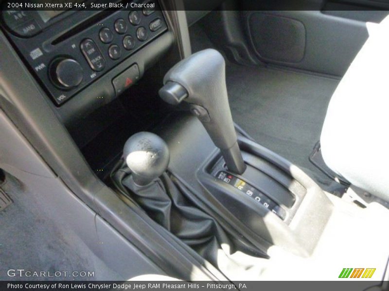 Super Black / Charcoal 2004 Nissan Xterra XE 4x4