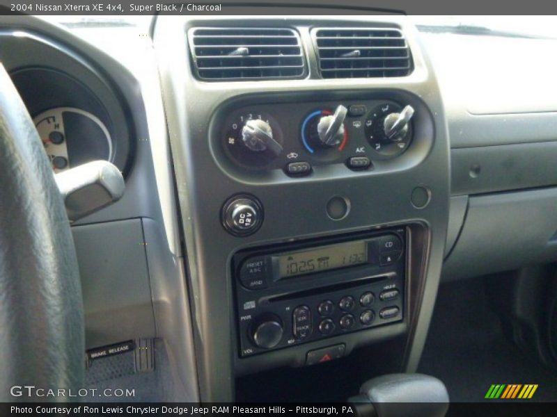 Super Black / Charcoal 2004 Nissan Xterra XE 4x4
