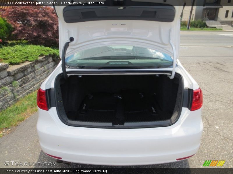 Candy White / Titan Black 2011 Volkswagen Jetta S Sedan