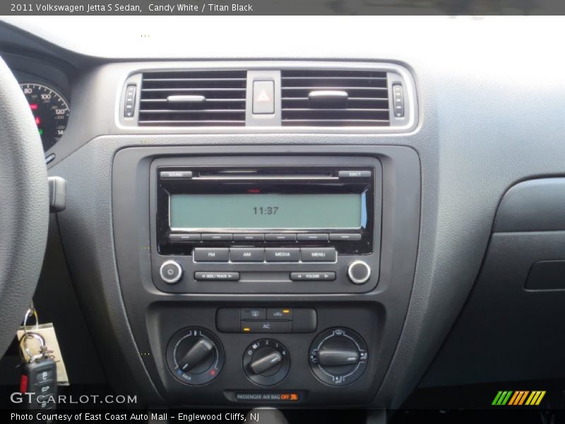 Candy White / Titan Black 2011 Volkswagen Jetta S Sedan