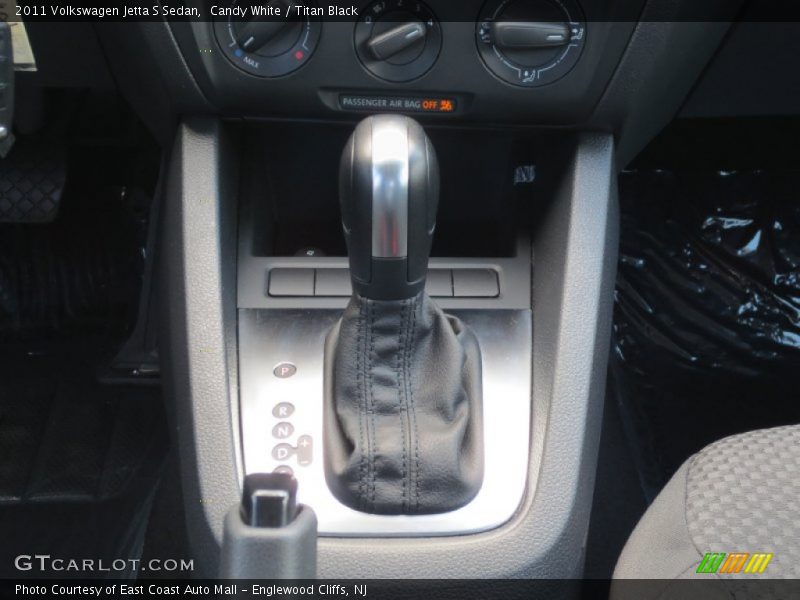 Candy White / Titan Black 2011 Volkswagen Jetta S Sedan