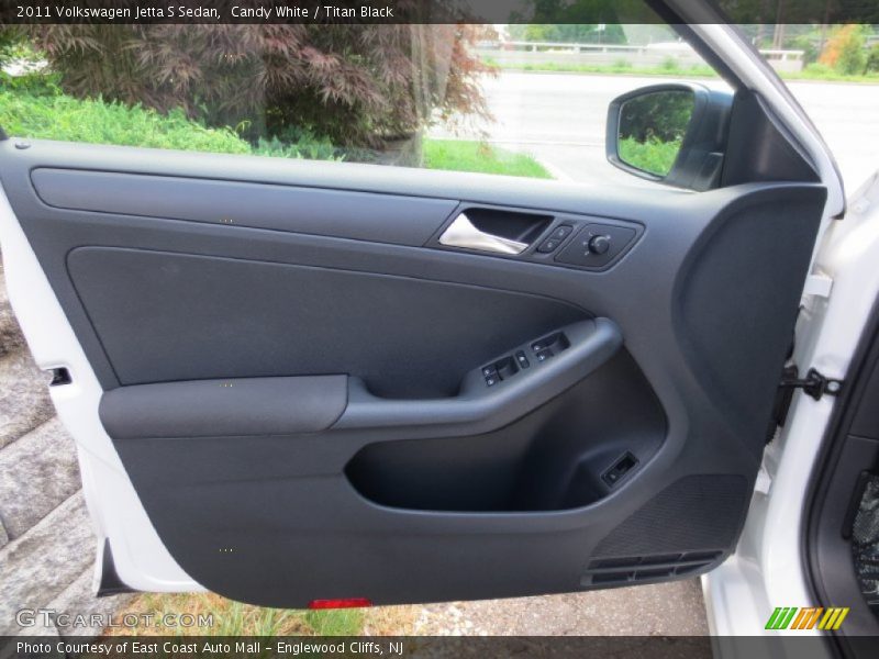 Candy White / Titan Black 2011 Volkswagen Jetta S Sedan