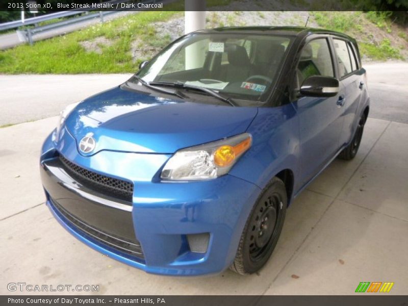 Front 3/4 View of 2013 xD 