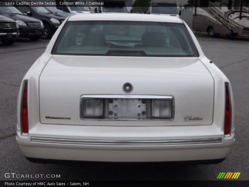 Cotillion White / Oatmeal 1999 Cadillac DeVille Sedan