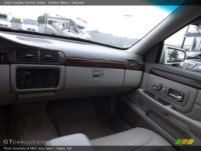 Cotillion White / Oatmeal 1999 Cadillac DeVille Sedan
