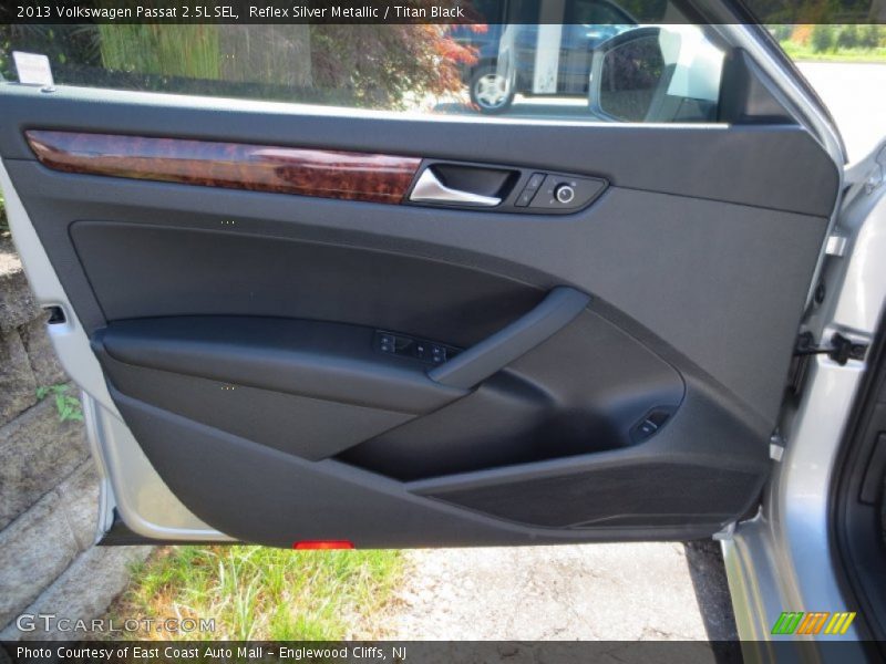 Reflex Silver Metallic / Titan Black 2013 Volkswagen Passat 2.5L SEL