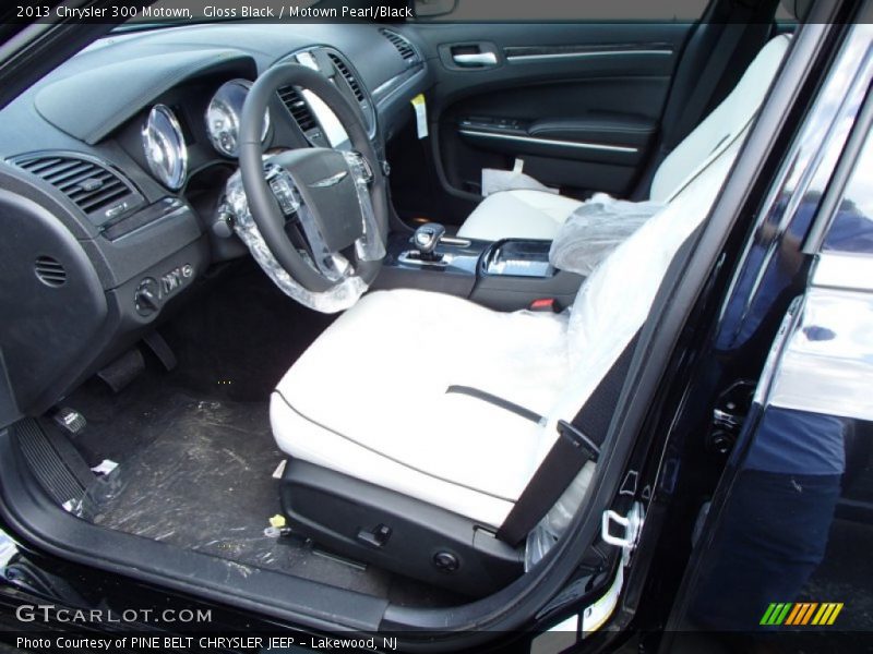 Gloss Black / Motown Pearl/Black 2013 Chrysler 300 Motown