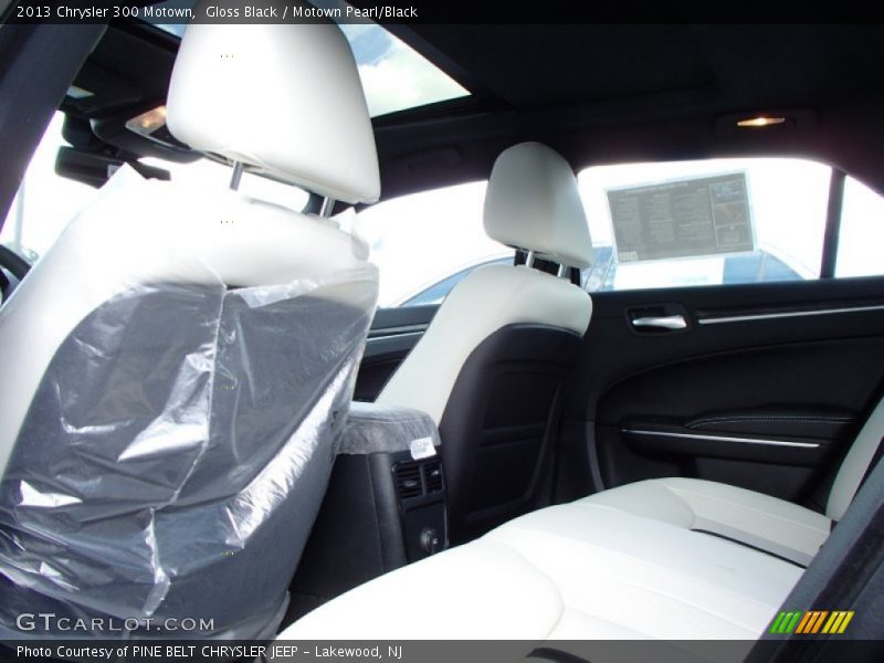 Gloss Black / Motown Pearl/Black 2013 Chrysler 300 Motown