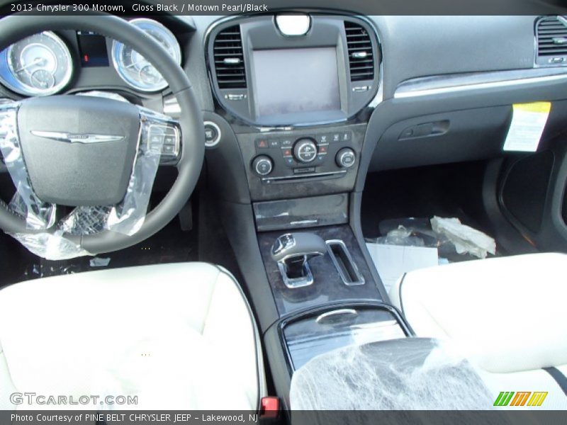 Gloss Black / Motown Pearl/Black 2013 Chrysler 300 Motown
