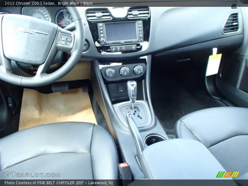 Bright White / Black 2013 Chrysler 200 S Sedan