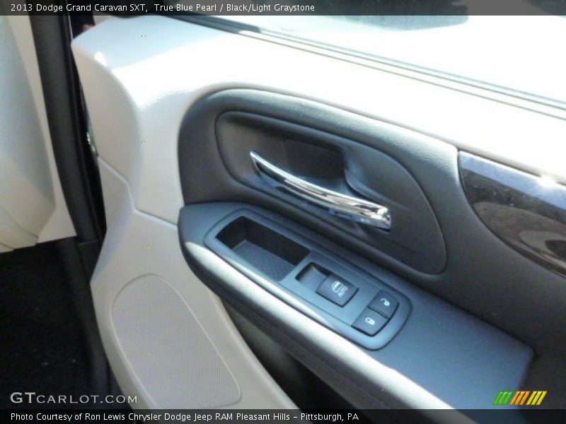 True Blue Pearl / Black/Light Graystone 2013 Dodge Grand Caravan SXT
