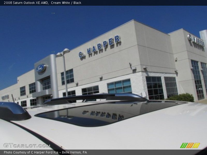 Cream White / Black 2008 Saturn Outlook XE AWD