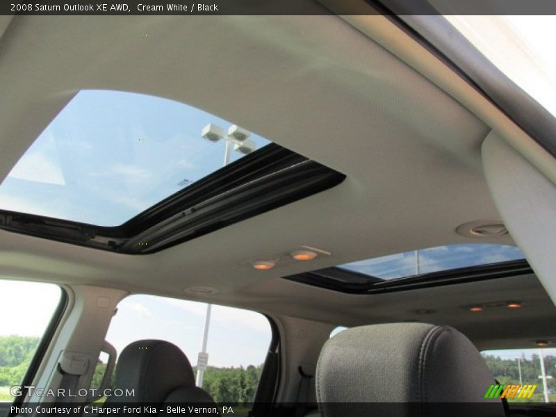 Cream White / Black 2008 Saturn Outlook XE AWD