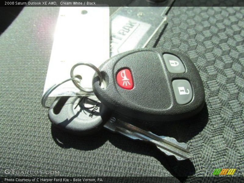 Cream White / Black 2008 Saturn Outlook XE AWD