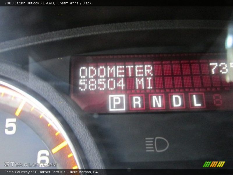 Cream White / Black 2008 Saturn Outlook XE AWD