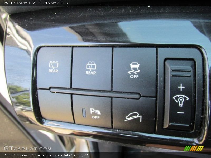 Bright Silver / Black 2011 Kia Sorento LX