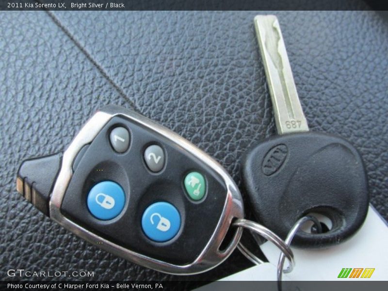 Bright Silver / Black 2011 Kia Sorento LX