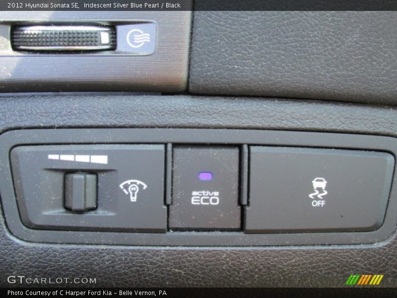 Iridescent Silver Blue Pearl / Black 2012 Hyundai Sonata SE