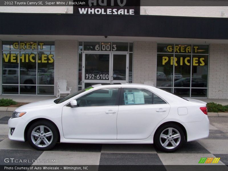 Super White / Black/Ash 2012 Toyota Camry SE