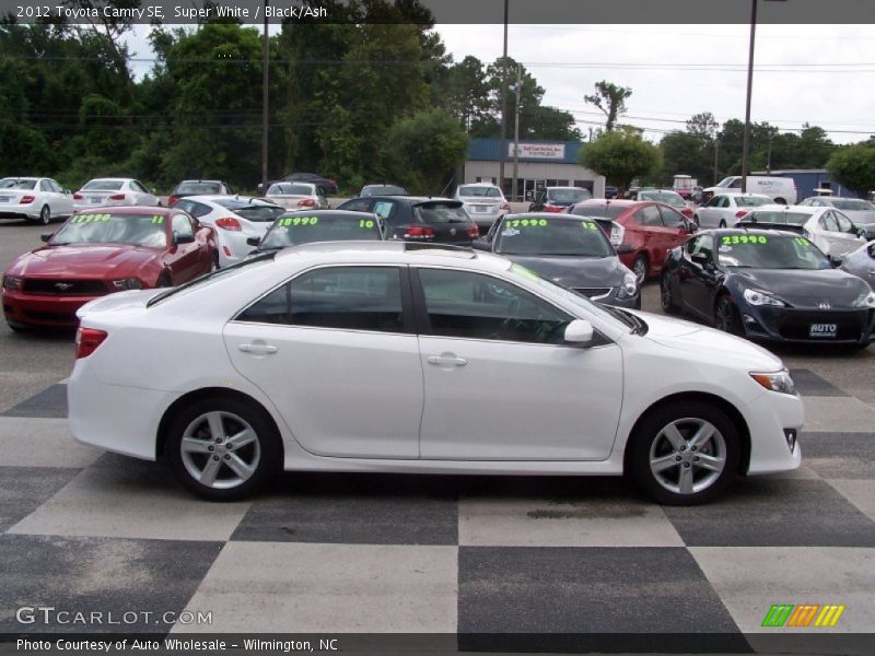 Super White / Black/Ash 2012 Toyota Camry SE