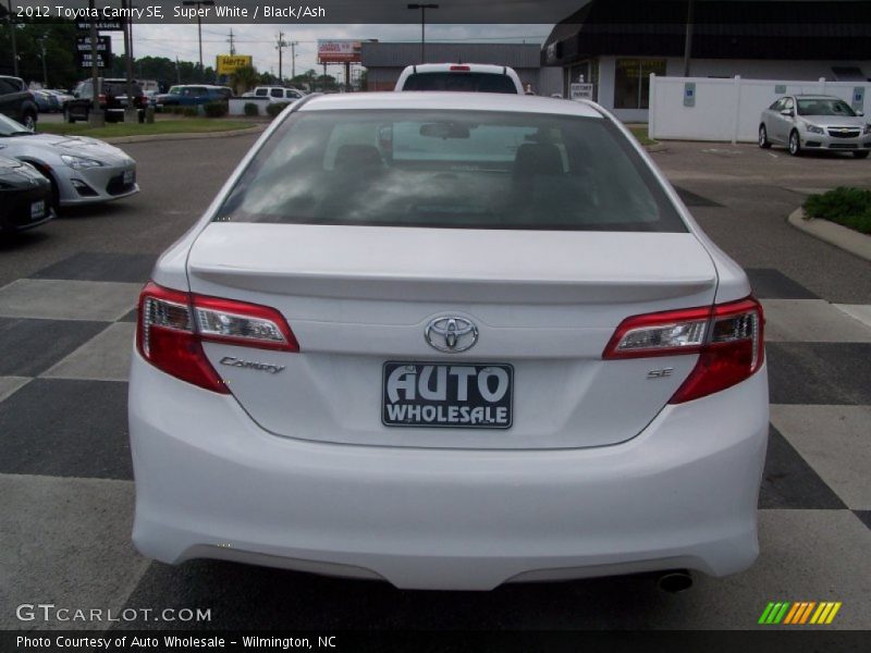 Super White / Black/Ash 2012 Toyota Camry SE
