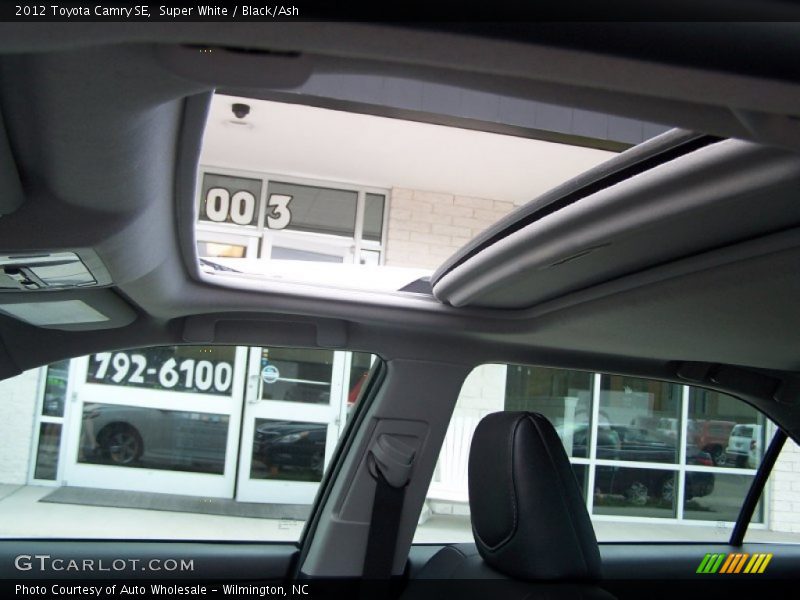 Super White / Black/Ash 2012 Toyota Camry SE