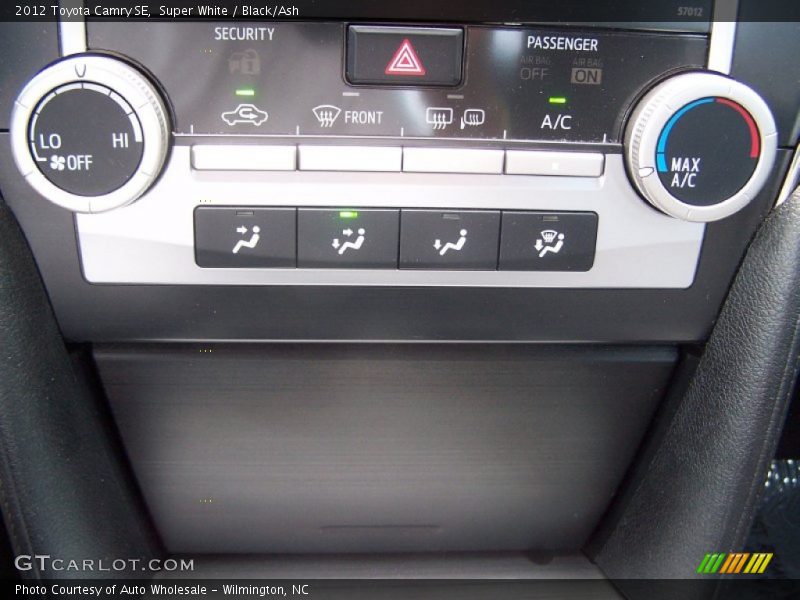 Super White / Black/Ash 2012 Toyota Camry SE