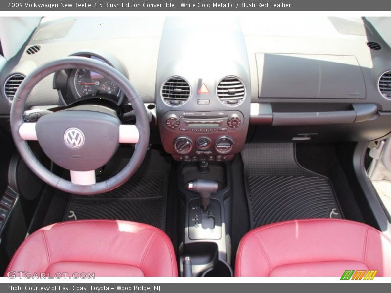 Dashboard of 2009 New Beetle 2.5 Blush Edition Convertible