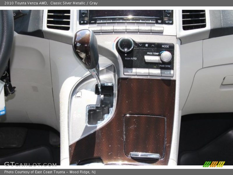 Classic Silver Metallic / Gray 2010 Toyota Venza AWD