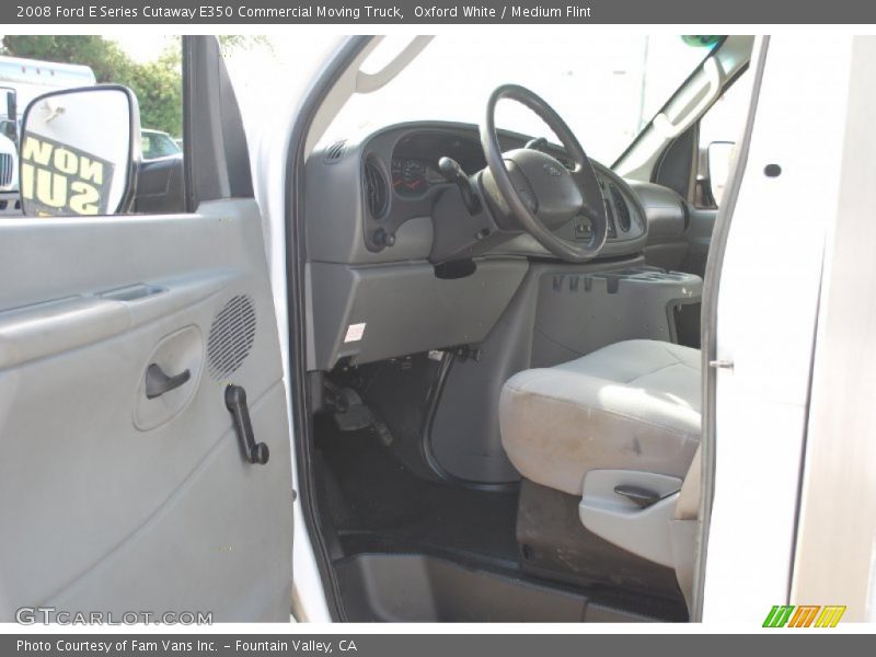 Oxford White / Medium Flint 2008 Ford E Series Cutaway E350 Commercial Moving Truck