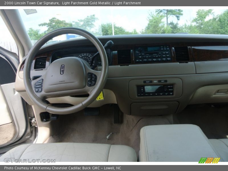 Light Parchment Gold Metallic / Light Parchment 2000 Lincoln Town Car Signature
