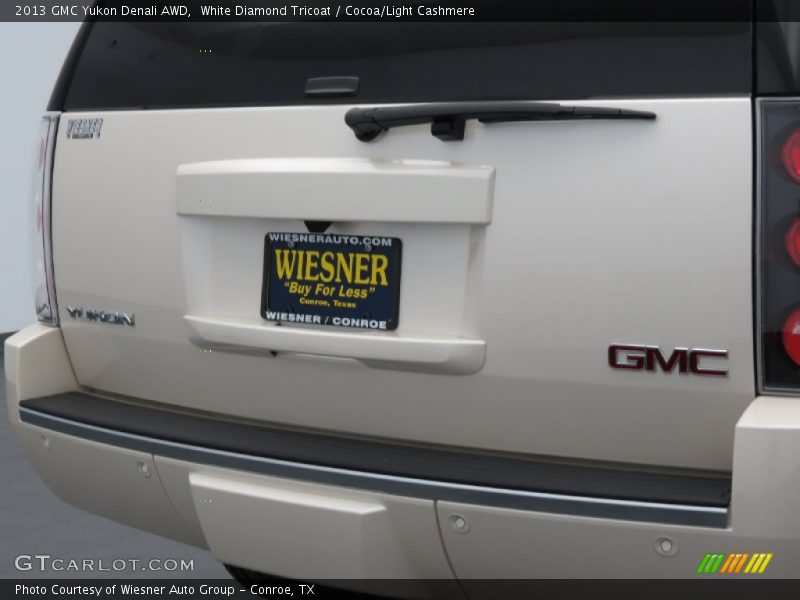 White Diamond Tricoat / Cocoa/Light Cashmere 2013 GMC Yukon Denali AWD