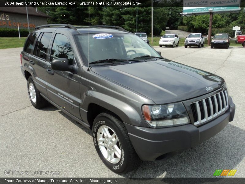 Front 3/4 View of 2004 Grand Cherokee Laredo 4x4
