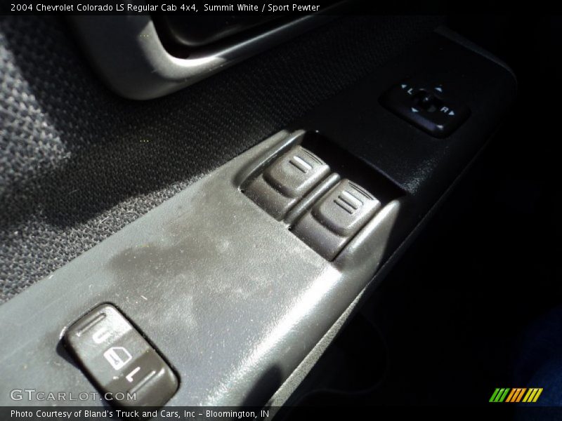Summit White / Sport Pewter 2004 Chevrolet Colorado LS Regular Cab 4x4