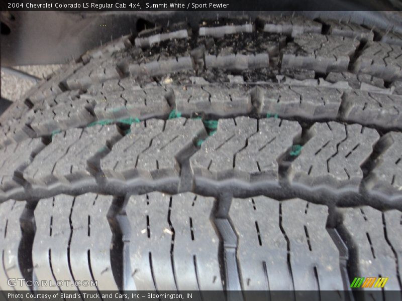 Summit White / Sport Pewter 2004 Chevrolet Colorado LS Regular Cab 4x4