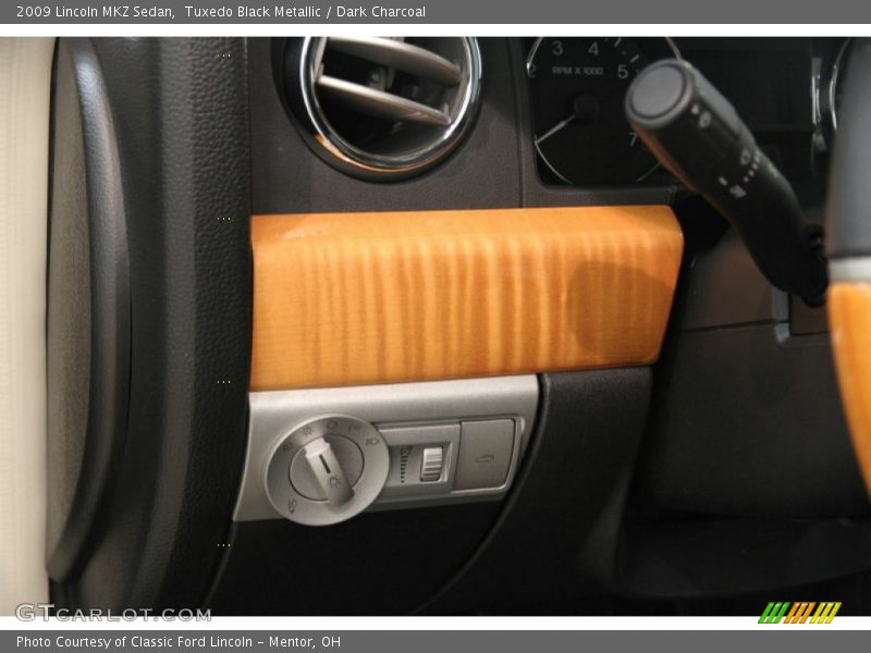 Tuxedo Black Metallic / Dark Charcoal 2009 Lincoln MKZ Sedan