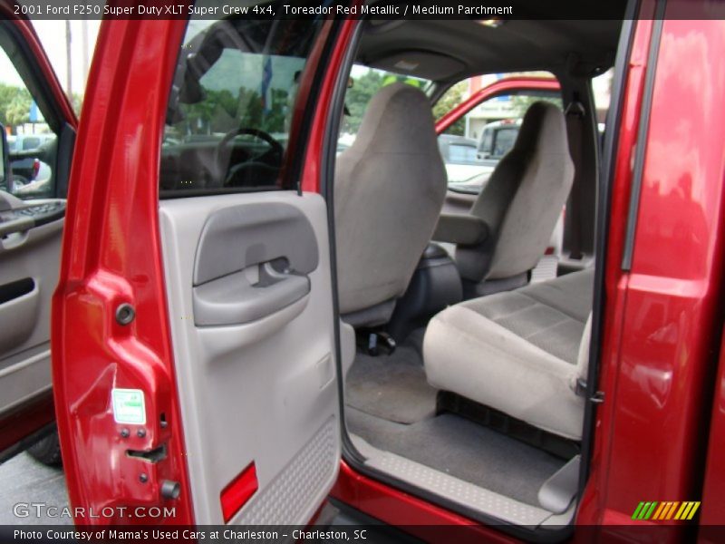 Toreador Red Metallic / Medium Parchment 2001 Ford F250 Super Duty XLT Super Crew 4x4