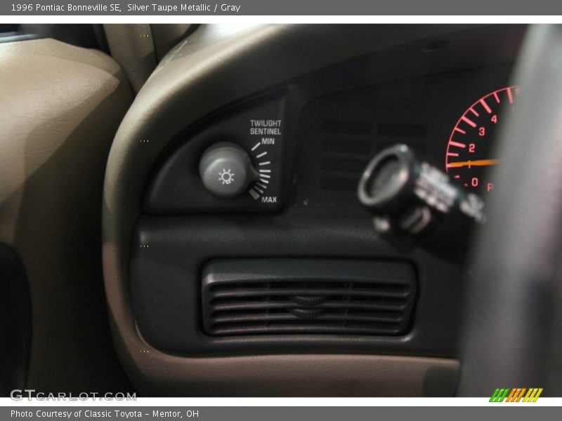 Silver Taupe Metallic / Gray 1996 Pontiac Bonneville SE