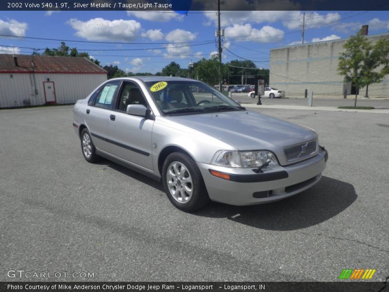 Silver Metallic / Taupe/Light Taupe 2002 Volvo S40 1.9T