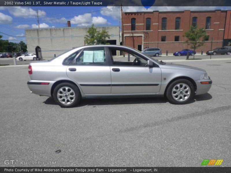 Silver Metallic / Taupe/Light Taupe 2002 Volvo S40 1.9T