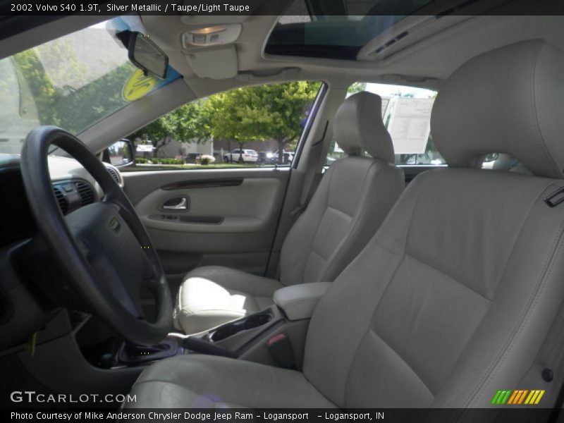 Silver Metallic / Taupe/Light Taupe 2002 Volvo S40 1.9T