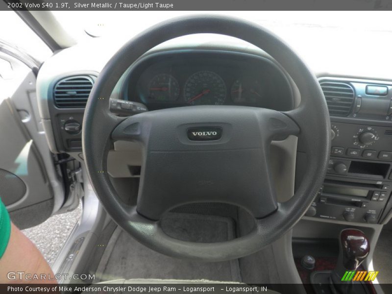 Silver Metallic / Taupe/Light Taupe 2002 Volvo S40 1.9T