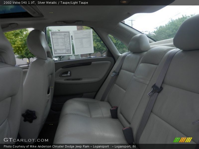 Silver Metallic / Taupe/Light Taupe 2002 Volvo S40 1.9T