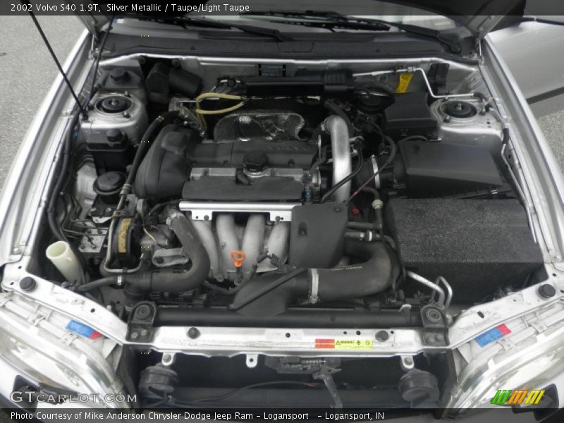 Silver Metallic / Taupe/Light Taupe 2002 Volvo S40 1.9T