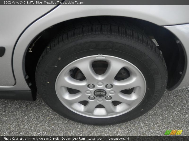 Silver Metallic / Taupe/Light Taupe 2002 Volvo S40 1.9T