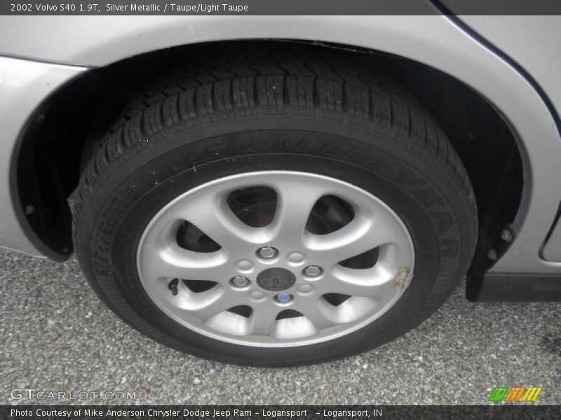Silver Metallic / Taupe/Light Taupe 2002 Volvo S40 1.9T