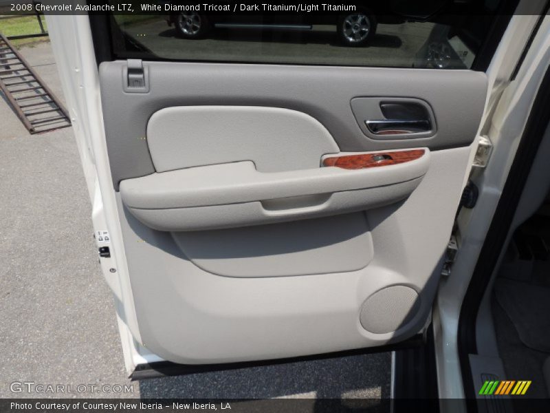 White Diamond Tricoat / Dark Titanium/Light Titanium 2008 Chevrolet Avalanche LTZ