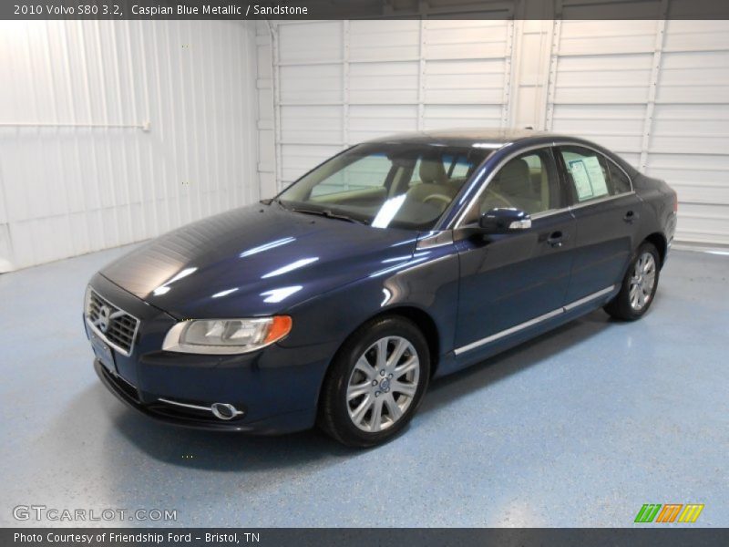 Front 3/4 View of 2010 S80 3.2