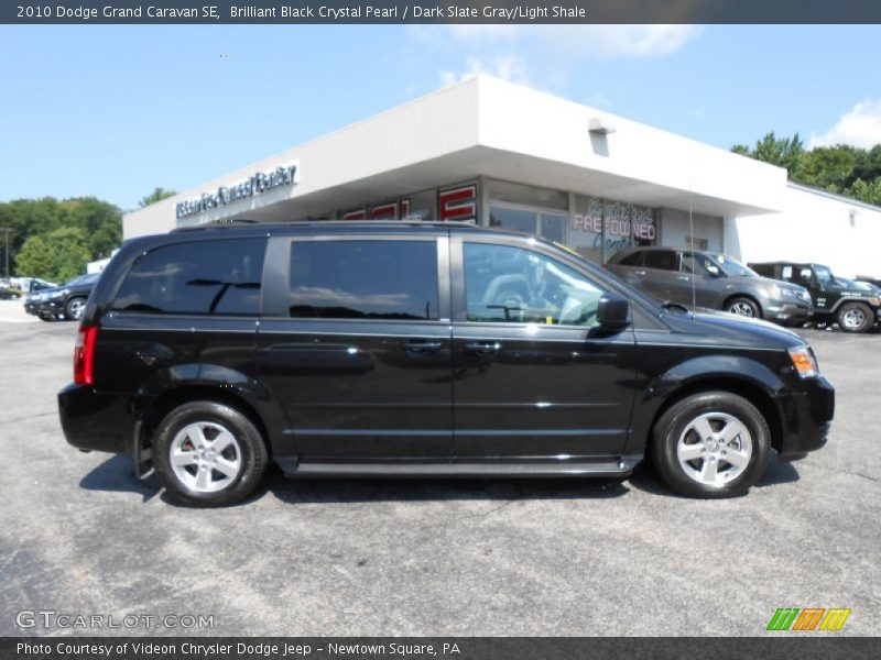 Brilliant Black Crystal Pearl / Dark Slate Gray/Light Shale 2010 Dodge Grand Caravan SE